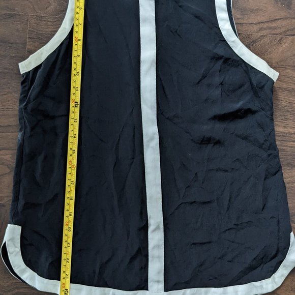 Black sleeveless silk top with split back - Picture 5 of 8